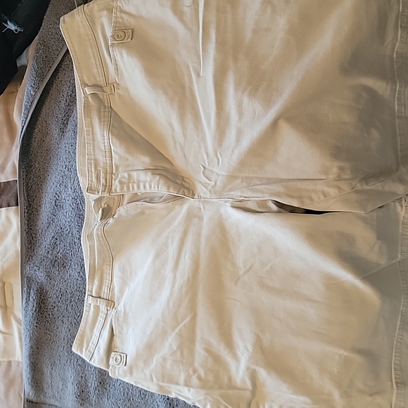 unknown Pants - Tan Bermuda Shorts with Relaxed Style